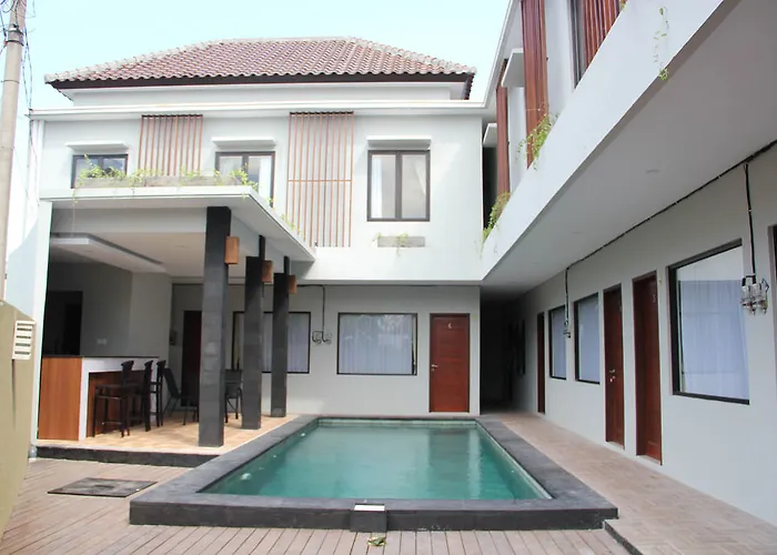 Tri Hotel *