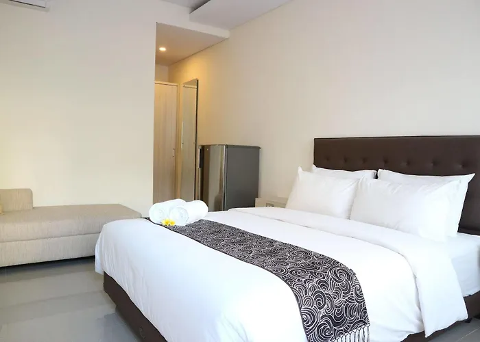 Tri Hotel *
